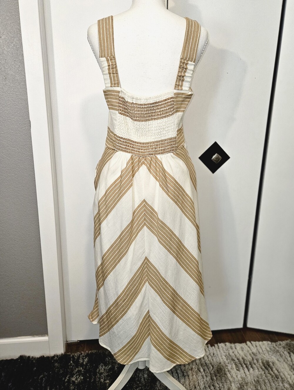 Draper James Cream and Tan Chevron Maxi Dress with Wide Straps And Pockets Small - Picture 3 of 11